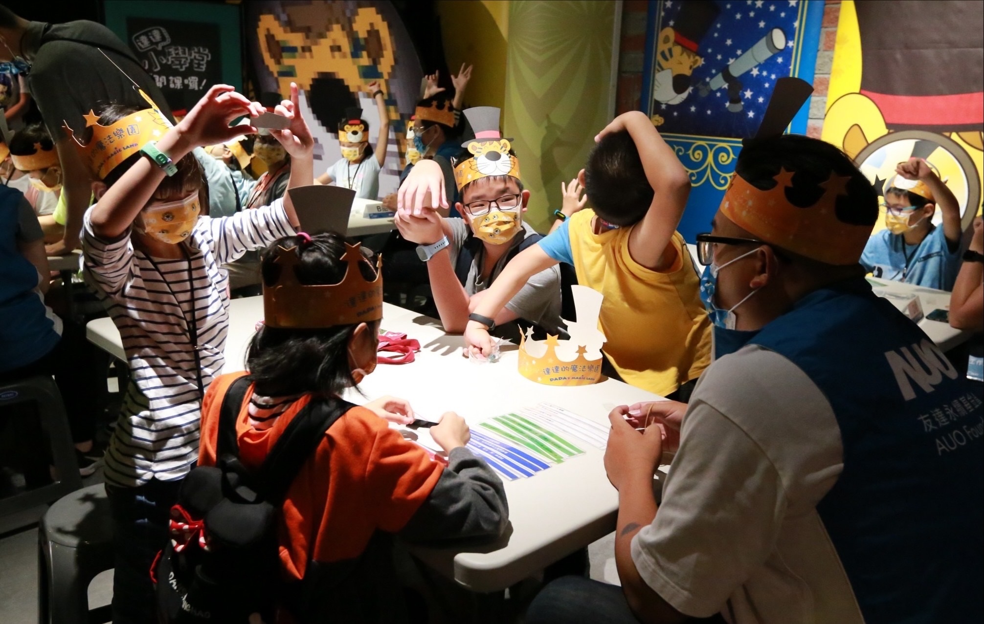 k1体育以永续理念推动全人教育计划，内外结盟储备科普教育人才，荣获亚太永续行动奖社会共融面的金奖肯定