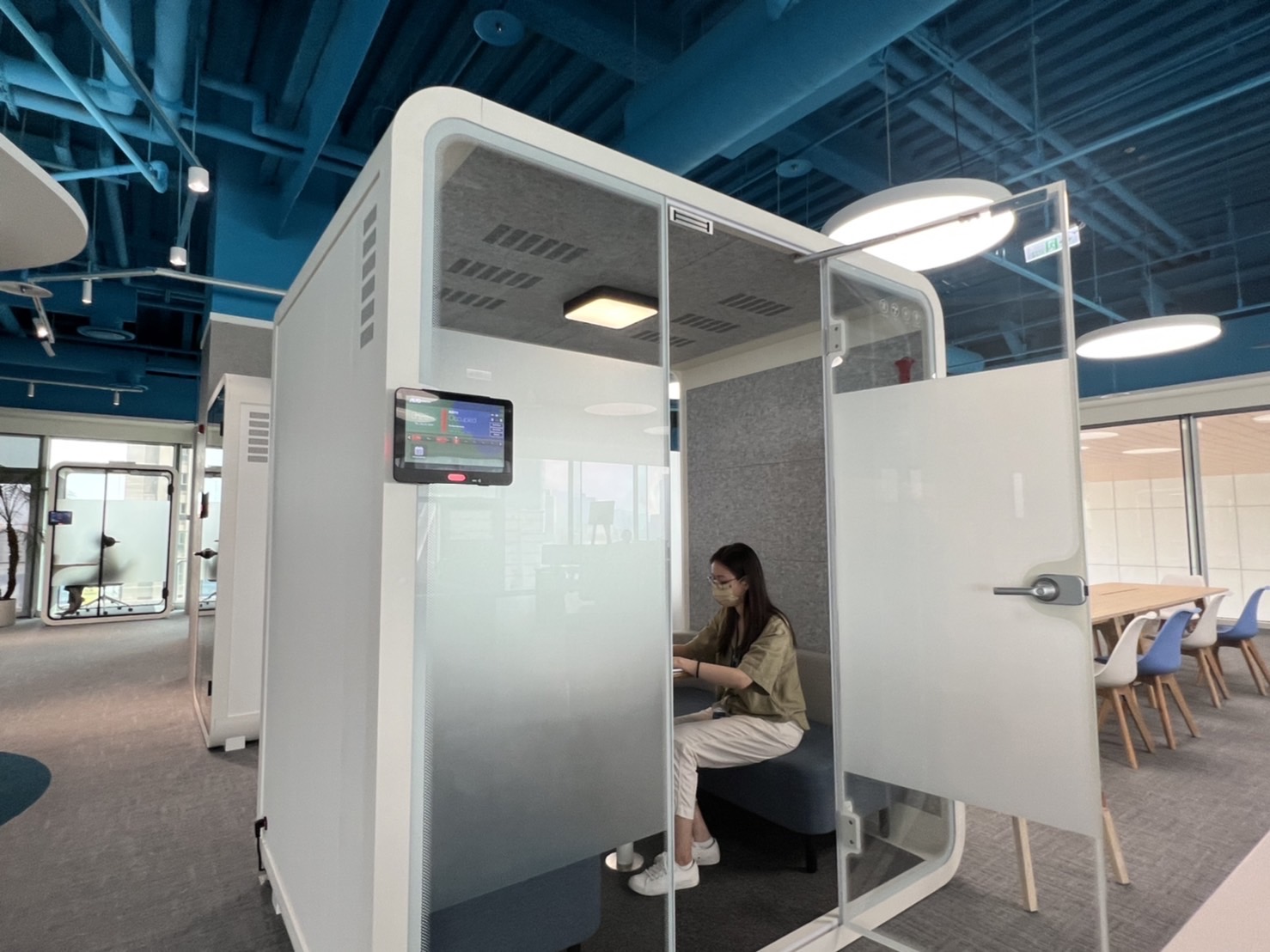 友達高雄據點的智慧行動辦公艙，展現友達在面板以外的研發應用軟實力