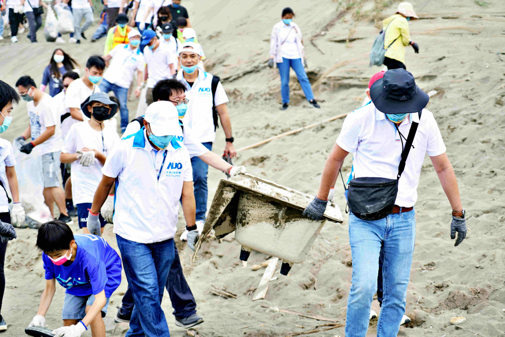 友達永續基金會2022 Ocean Party活動，與桃園市政府環保局、海湧工作室、觀音樹林里社區多方合作，一同手護台灣藍色海岸