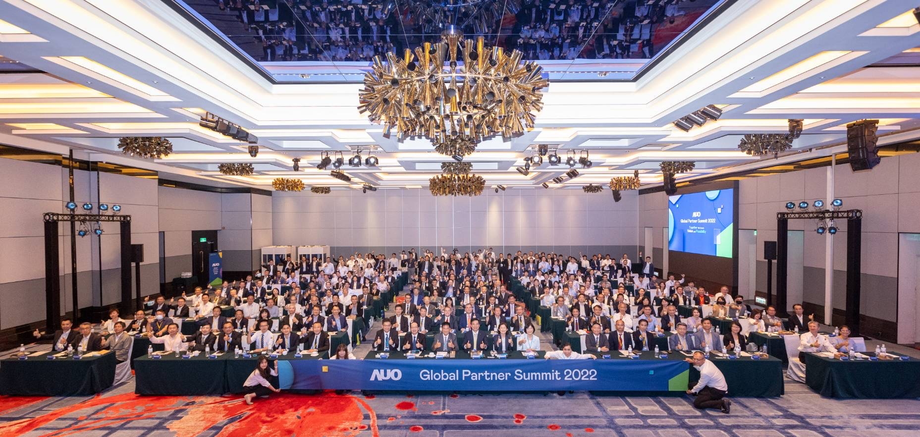 友達推動「安心、創新、用心、同心、盡心」五星職旅，為菲籍員工打造全方位照護，首度贏得「人權實踐與發展領袖獎」殊榮