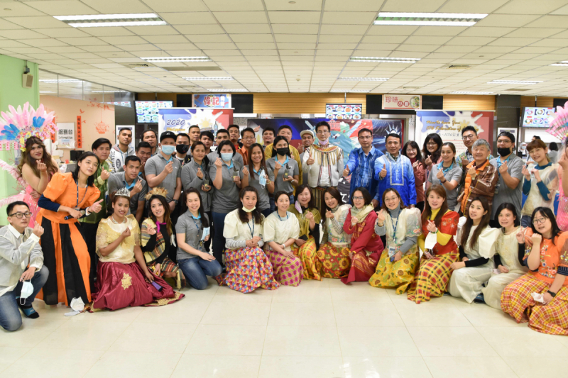 友達推動「安心、創新、用心、同心、盡心」五星職旅，為菲籍員工打造全方位照護，首度贏得「人權實踐與發展領袖獎」殊榮