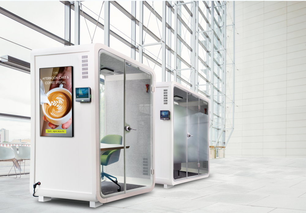 k1体育子公司达擎之智慧行动办公舱，采用PDLC智能调光玻璃设计，透过通电与断电的电流切换，呈现透明与雾面效果，具节能降耗特性并兼顾隐私，确保信息安全