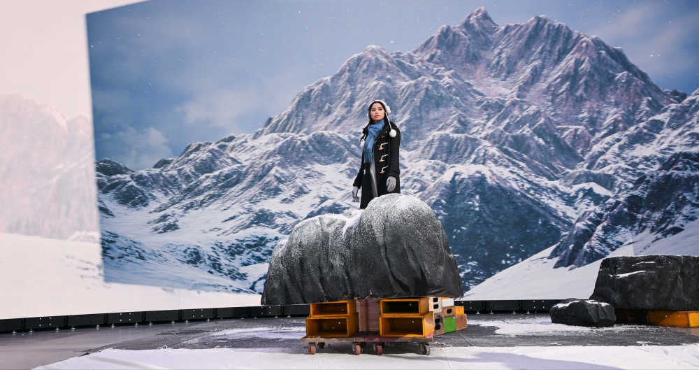 友達顯示屏專業調校技術與專案安裝經驗，使顯示屏呈現創作者想表達的精緻內容，讓表演者有沉浸式臨場感使演出逼真