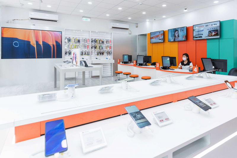 創利空間智慧零售軟硬整合方案，協助台灣大哥大門市完成數位內容行銷系統的佈建，打造全新世代的數位服務據點