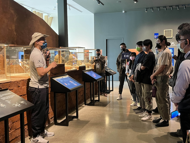 友達招募員工為文化志工，擔任文化館導覽大使，積極推廣文資保存、文史教育