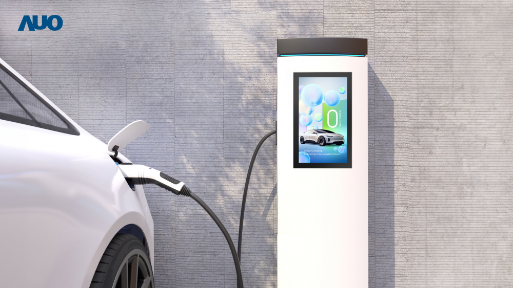 友達〝EVSE車用充電樁解決方案〞專為電動汽車充電樁設計，具有高亮度、克服戶外艱難環境的耐溫、耐紫外線等特性，並搭載散熱性及擴充性強的高效能工業電腦，可實現人機互動訴求，如資訊顯示、支付等應用