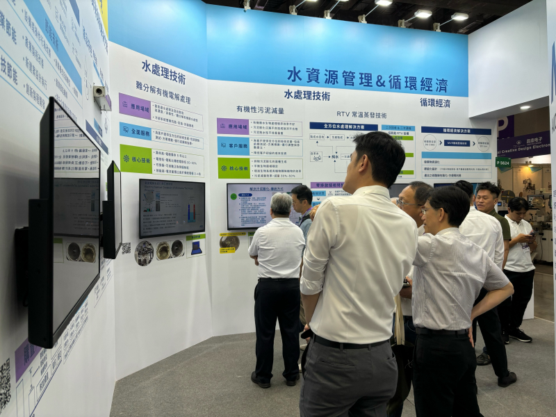 友達以深厚的智慧製造經驗發展永續戰略，積極延伸價值鏈，轉化成可供外界使用的綠色智慧服務，進軍SEMICON Taiwan 2024，提供半導體產業鏈打造AI世代的永續即戰力。