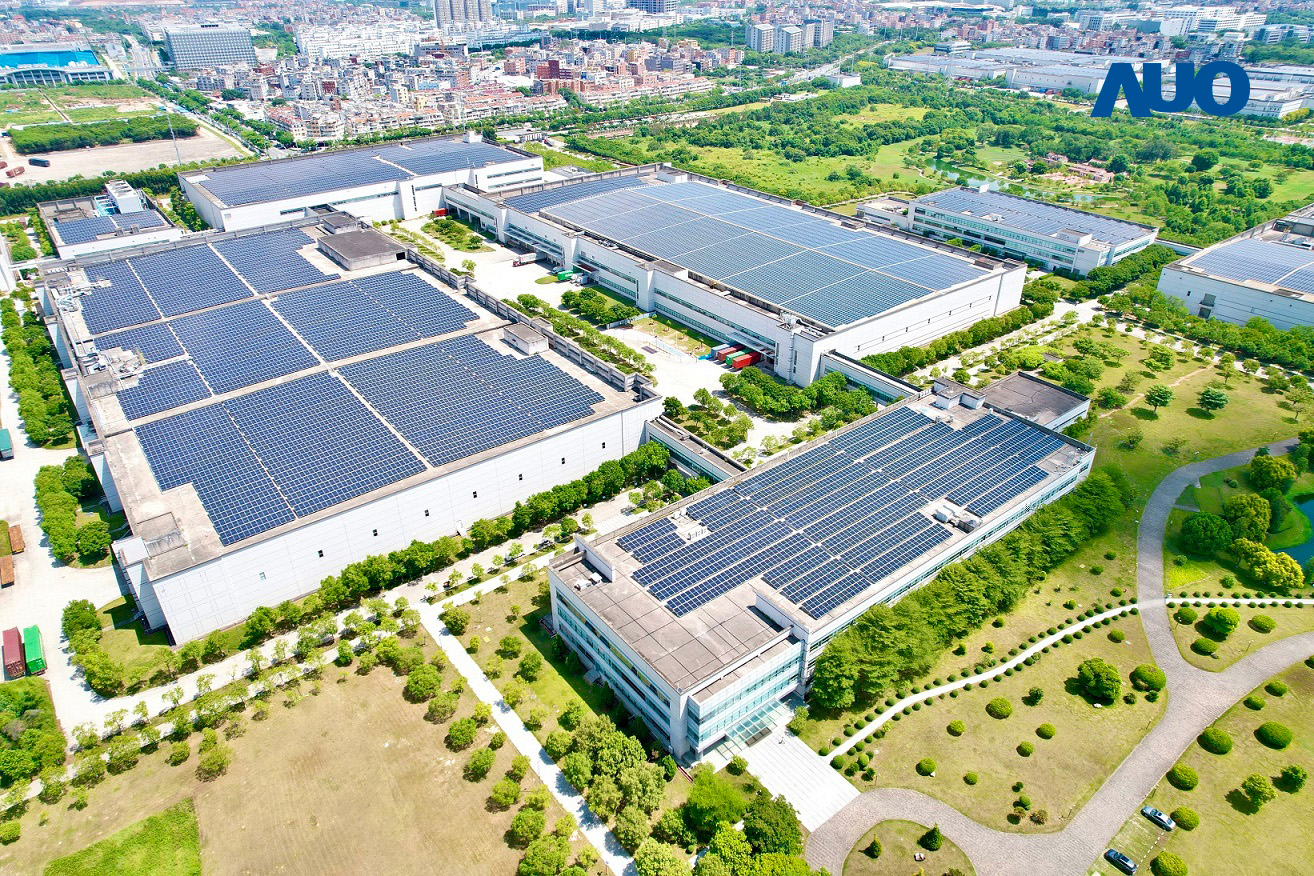 k1体育厦门推动智能制造同时，透过绿电创能纵深推进绿色转型，厂区全屋顶铺设太阳能光伏板，每年太阳能发电 2,600多万度