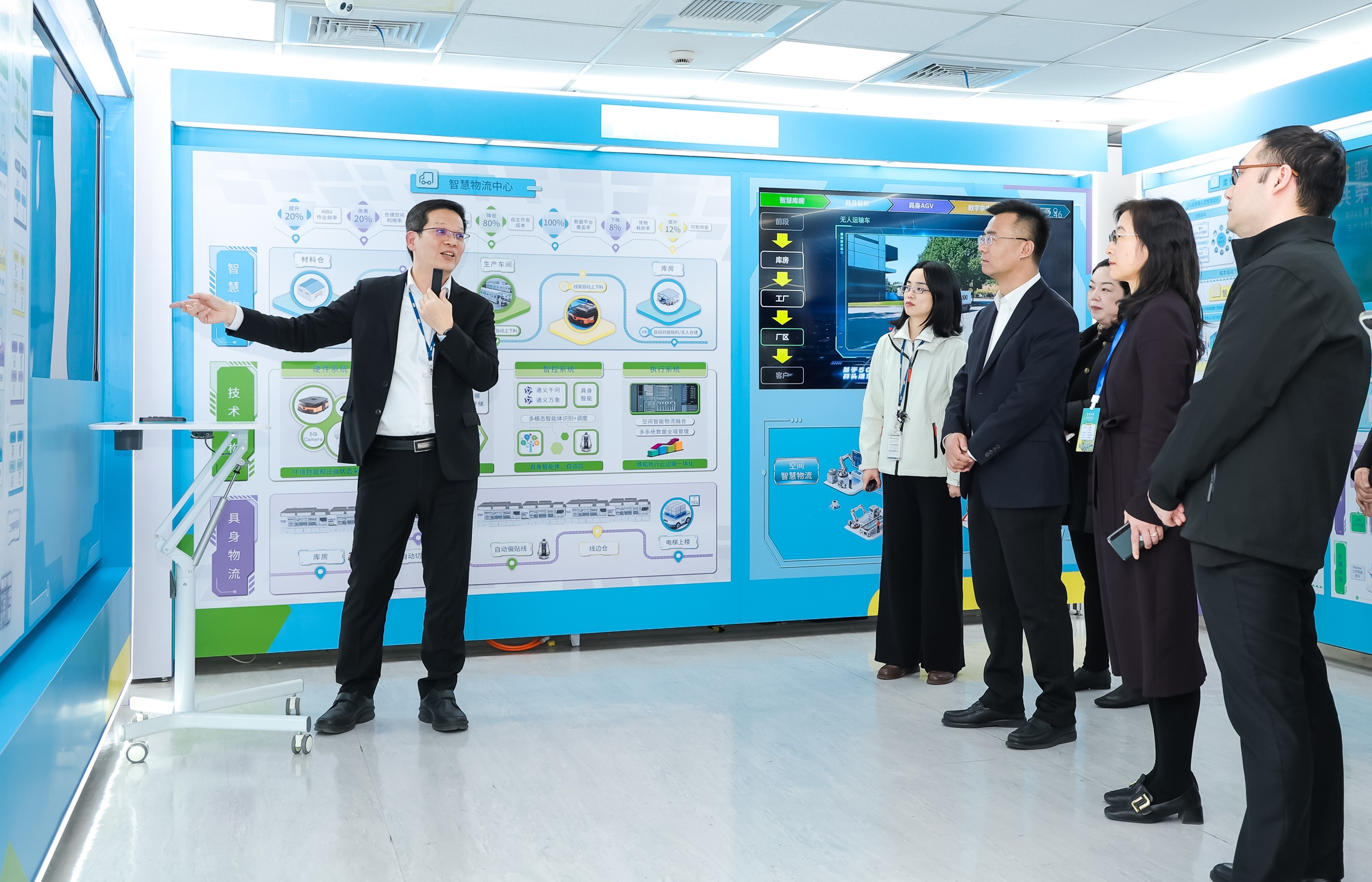 k1体育苏州展示&rdquo;智能体&rdquo;在工业场景的深度应用，与&rdquo;具身智能&rdquo;在生产场景的创新整合，全面升级生产与管理流程，构建全链路智能制造体系，打造柔性自主工厂