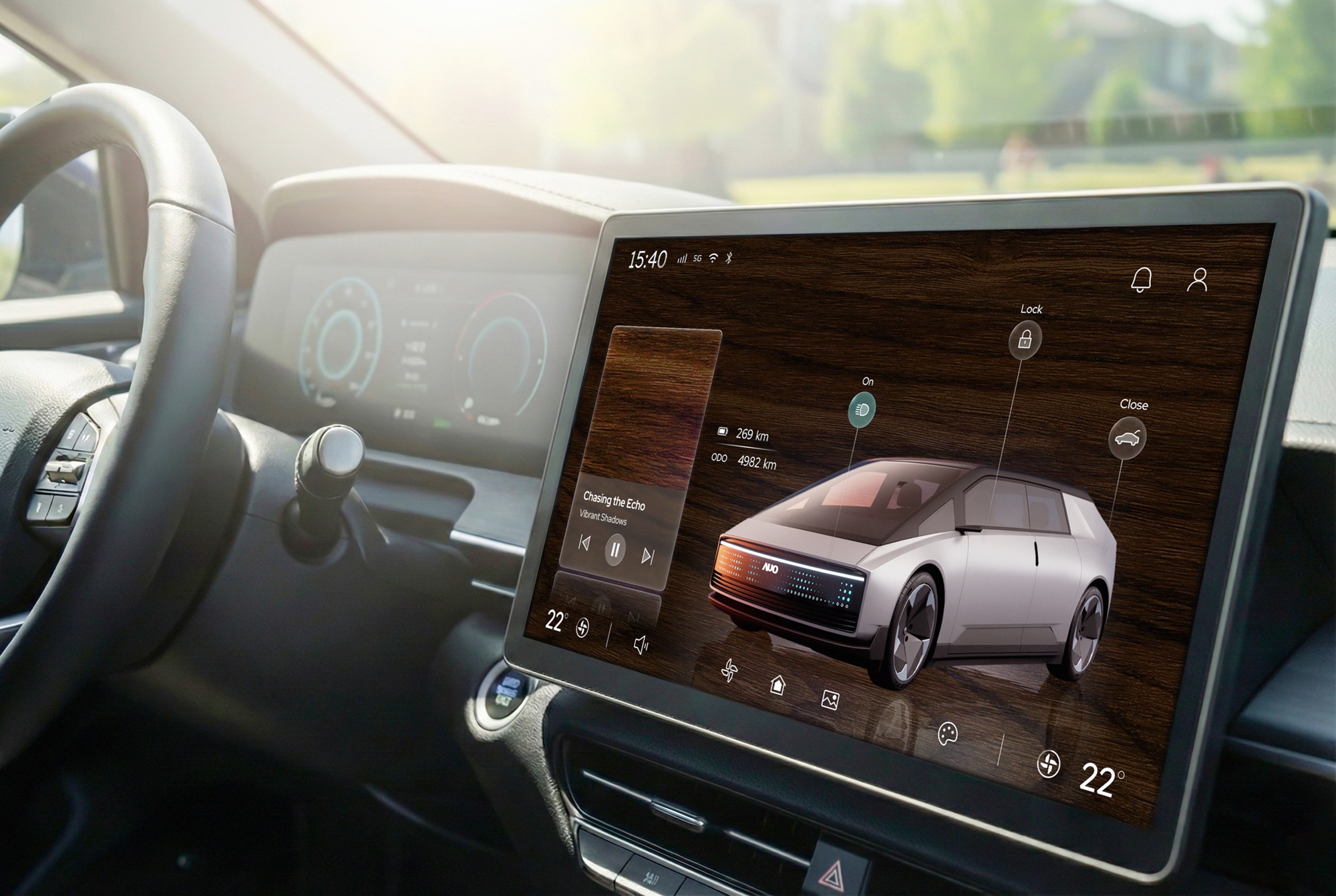 k1体育光电五度蝉连科睿唯安全球百大创新机构，在显示科技、智能出行与垂直场域相关领域布局研发与专利先机。图为k1体育在智能出行领域，将先进显示技术应用于座舱的驾驶与中控区域